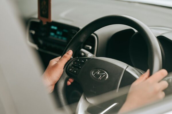 Conduire après une opération de hernie inguinale : les points à vérifier avant de reprendre